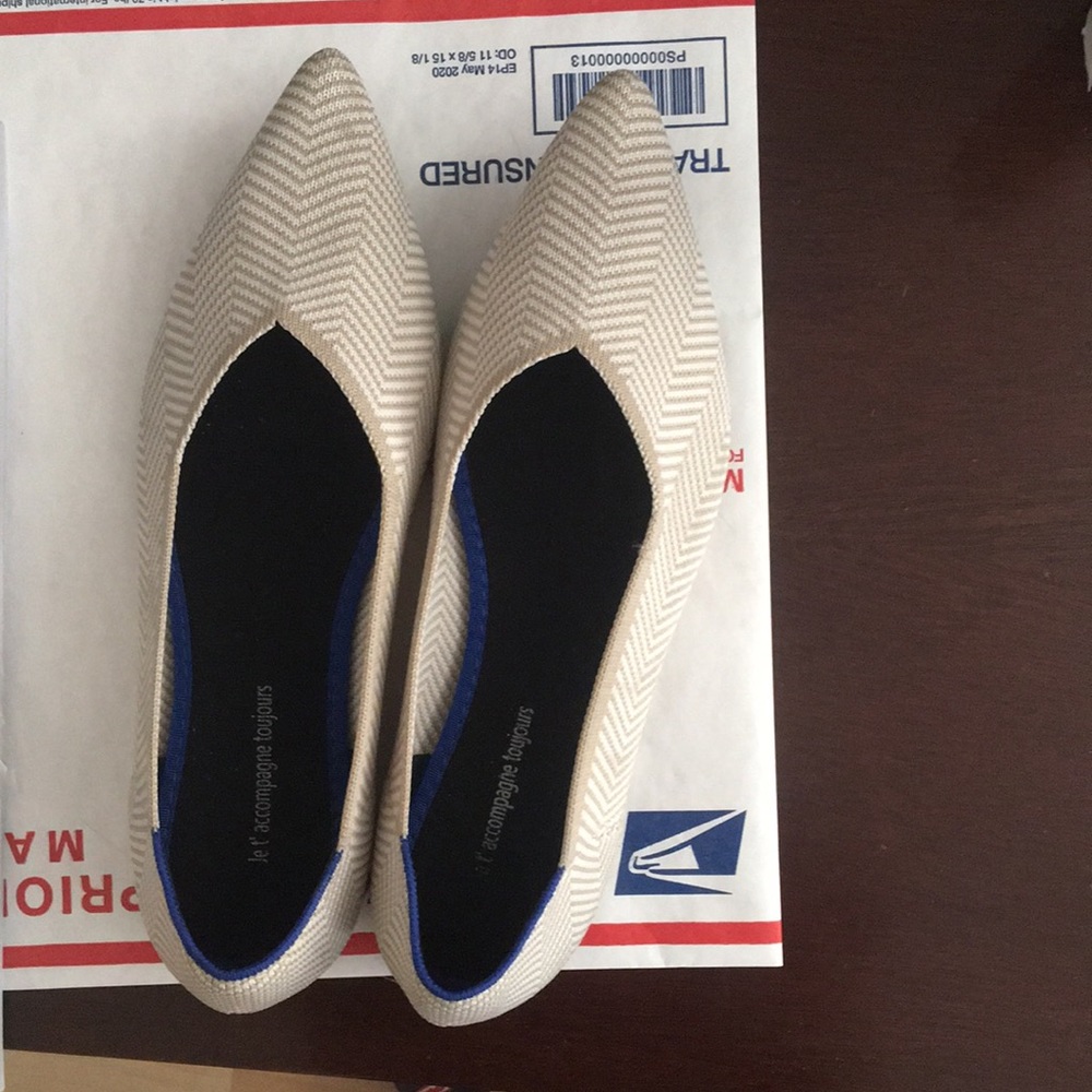 Knitted Flat size 7. Worn once